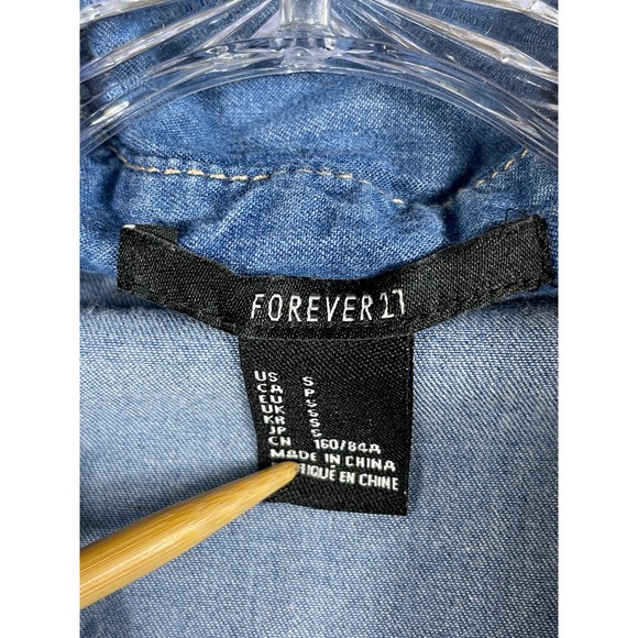 Forever 21 Women's Chambray Denim Pearl Button Up Shirt Size S - Picture 3 of 11